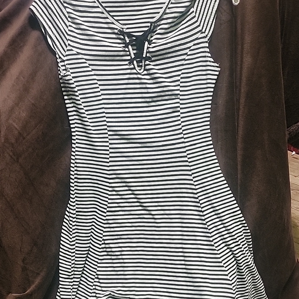 Acemi Monochrome Striped Lace-Up Top